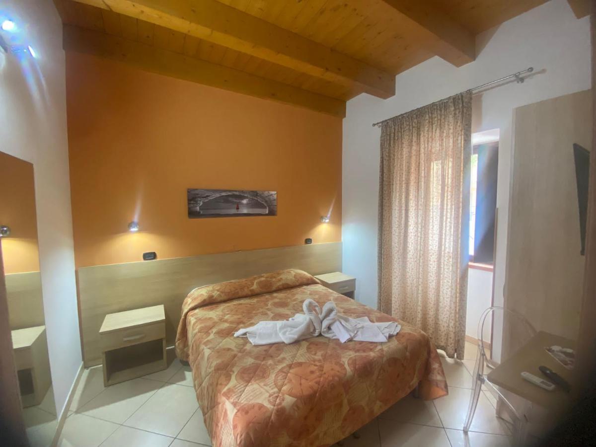 Mandanici :Borgo Marsalini Hotel Barcellona Pozzo di Gotto Eksteriør billede
