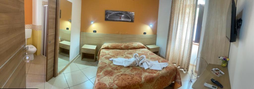 Mandanici :Borgo Marsalini Hotel Barcellona Pozzo di Gotto Eksteriør billede